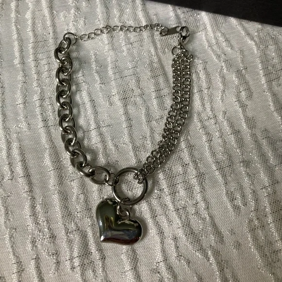 Antian Accessories™ Gold Plated Heart Charm Bracelet - Picture 2 of 4